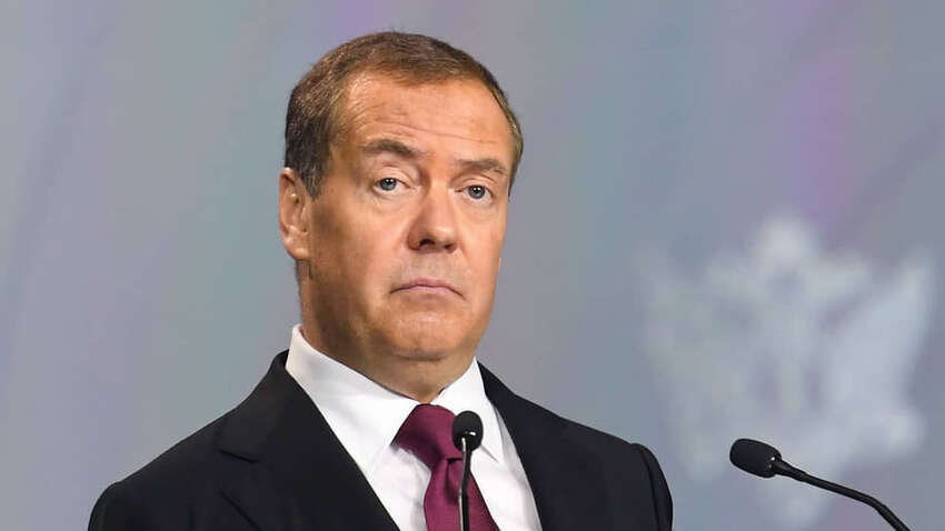 Медведев истерически отреагировал на угрозы НАТО ударить по Калининграду Медведев истерически отреагировал на угрозы НАТО ударить по Калининграду