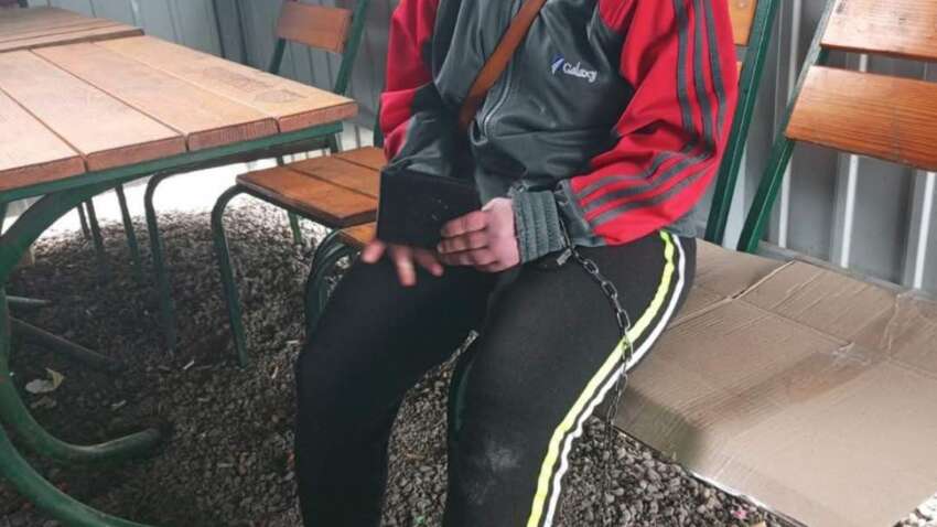 Скандал у дитбудинку: дівчинку з інвалідністю тримали на ланцюгу 