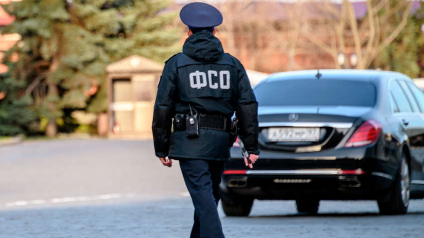 Тупость Кремля: охранники помогли журналистам отследить перемещение Путина Тупость Кремля: охранники помогли журналистам отследить перемещение Путина