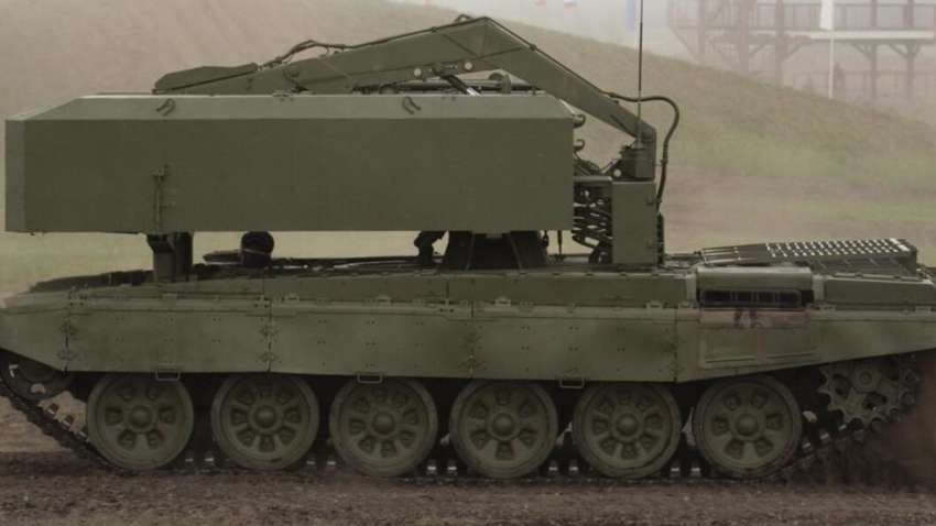 Завяз в поле: пехотинцы 93-й бригады забрали российский танк (ВИДЕО)