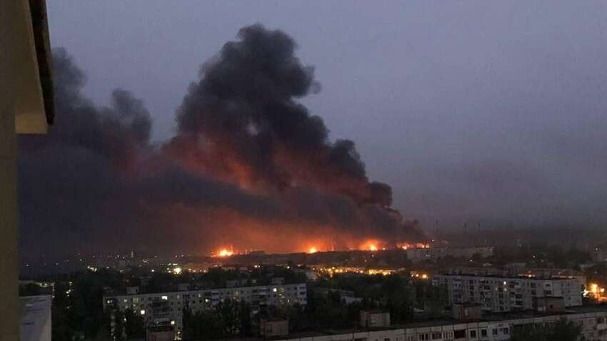 Нічне пекло у Росії: дрони масово атакували міста, аеропорти припинили роботу 