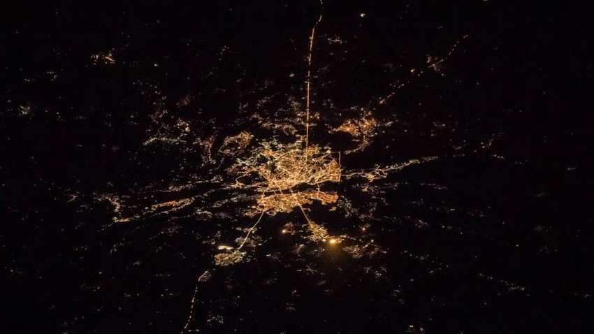 Sky News опублікувало супутникові фото Києва до та після ракетних ударів