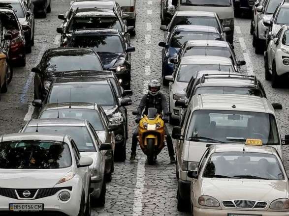 За въезд на полосы общественного транспорта в часы пик будут штрафовать