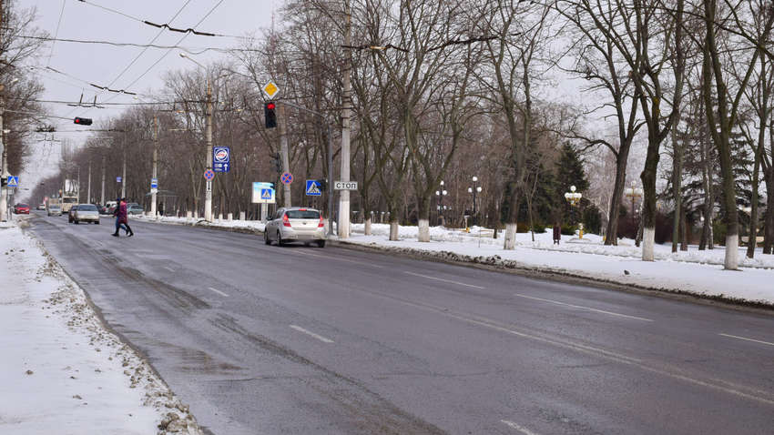 "Танец на катке": в Мариуполе гололедица парализовала военный транспорт оккупантов (ВИДЕО)