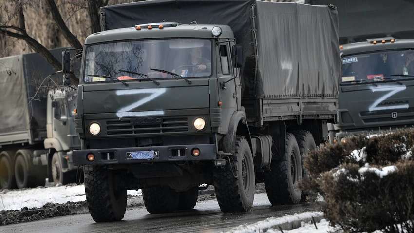 Росіяни займаються самознищенням. Військовий Росії на КамАЗі наїхав на строковиків