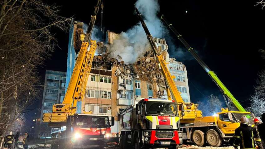 Під завалами у Тернополі шукають десятки людей: що відомо