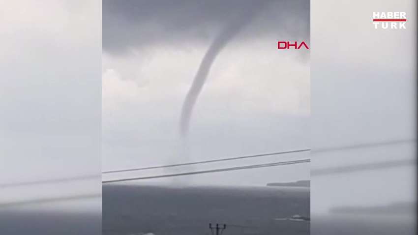 К Стамбулу приближается торнадо (видео)