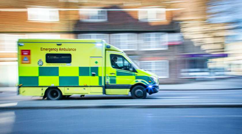 Різдвяний вечір перетворився на криваву бійню у Великій Британії: на місце прибуло 12 машин швидкої допомоги