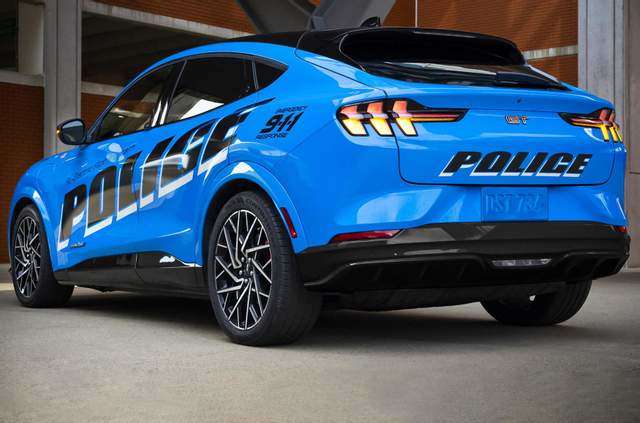 Полицейские Нью-Йорка получили электрические Ford Mustang