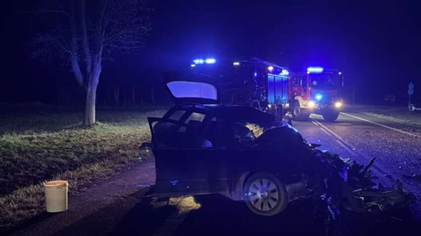 Страшний удар: на польській трасі лобове зіткнення з українським автобусом Страшний удар: на польській трасі лобове зіткнення з українським автобусом