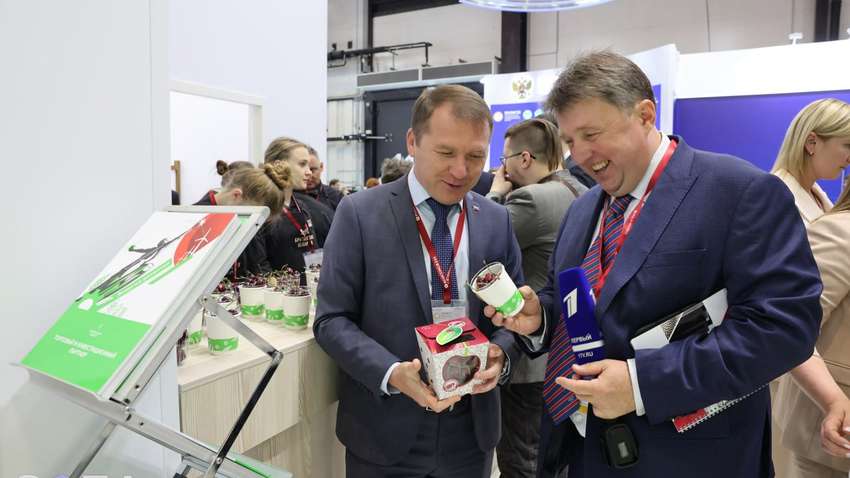 На форуме в Санкт-Петербурге Путин решил похвастаться наворованным в Украине: чем угощали гостей На форуме в Санкт-Петербурге Путин решил похвастаться наворованным в Украине: чем угощали гостей