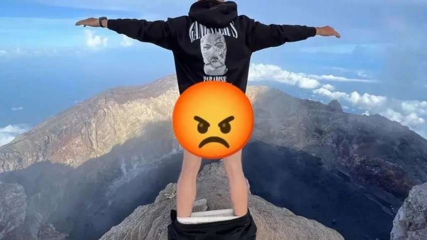 "Рускій мір" дійшов до екзотичного острова: турист зняв штани на священній горі