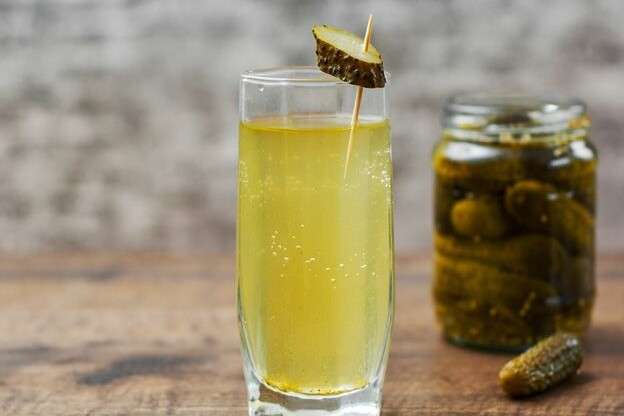 Помогает ли рассол при похмелье и как он может навредить?