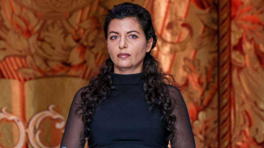 Смертельно больная пропагандистка Симоньян публично поклонилась Путину (ВИДЕО)