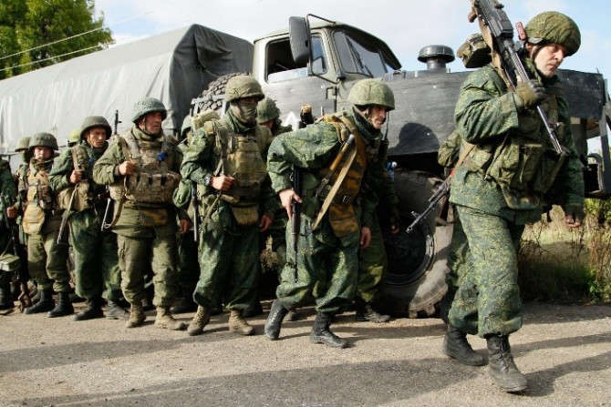 Півсотні російських солдатів побили свого командира та здались в полон ЗСУ Півсотні російських солдатів побили свого командира та здались в полон ЗСУ