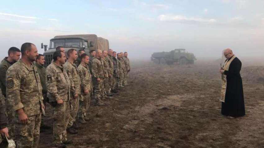 "Больше священников на передовой": в Украине расширят капелланское служение в армии "Больше священников на передовой": в Украине расширят капелланское служение в армии