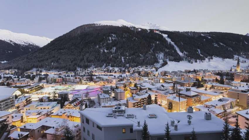 Косили под «сантехников»: в Давосе задержали россиян по подозрению в шпионаже