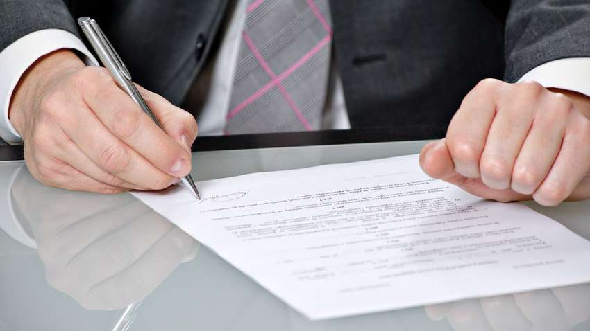 Украинцы массово сталкиваются с новой проблемой при переоформлении субсидий - детали