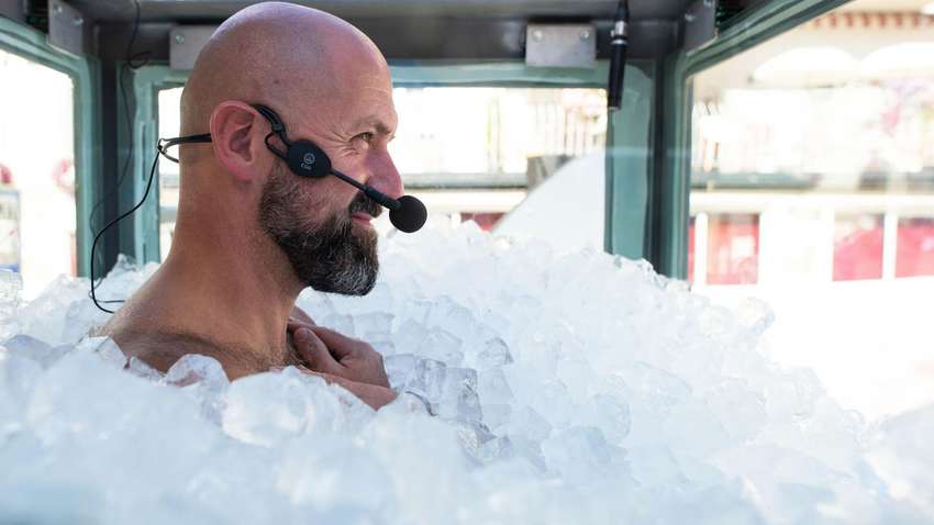 Понад дві години у льоду: австрієць поставив світовий рекорд (ВІДЕО)