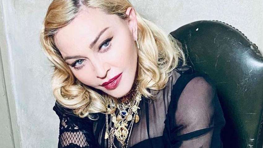 Неожиданно: 62-летняя Мадонна перекрасилась в розовый цвет