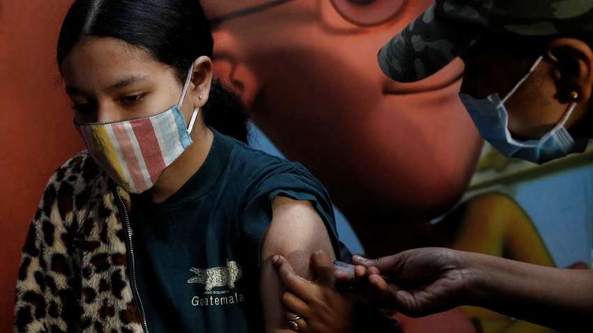 Индия начала вакцинацию детей, пытаясь предотвратить всплеск Omicron