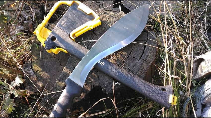 Мачете, сокира або кукрі: що взяти з собою в похід