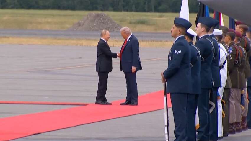 Трамп і Путін зустрілися на Алясці: як це було (ВІДЕО) Трамп і Путін зустрілися на Алясці: як це було (ВІДЕО)