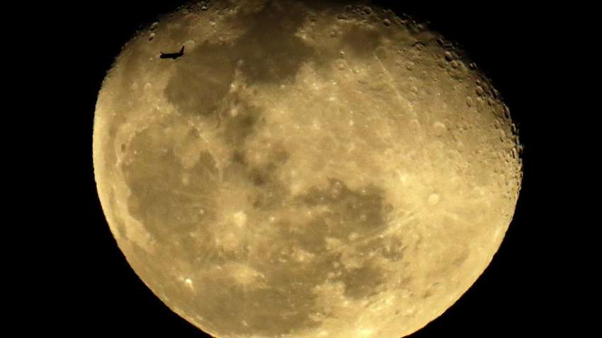 NASA відкладе політ на Місяць: названа причина NASA відкладе політ на Місяць: названа причина