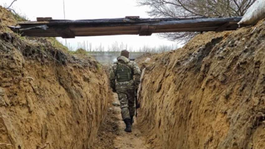 "Віримо у війська, але ніщо не врятує нас": шахтарі риють окопи для ЗСУ під Покровськом "Віримо у війська, але ніщо не врятує нас": шахтарі риють окопи для ЗСУ під Покровськом