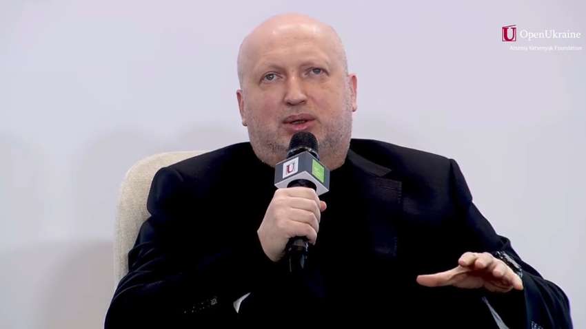 Возможная линия фронта у нас увеличилась на 1000 км, - Турчинов о ситуации на Востоке