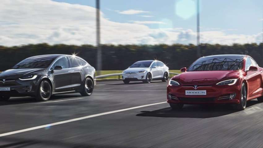 Компанія Tesla оновила показники розгону своїх електромобілів