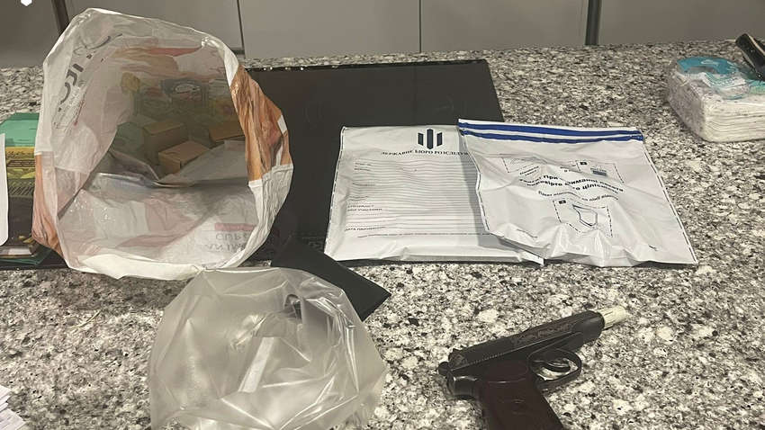 Хотели убежать: ГБР изъяло оружие у нардепов от фракции ОПЗЖ