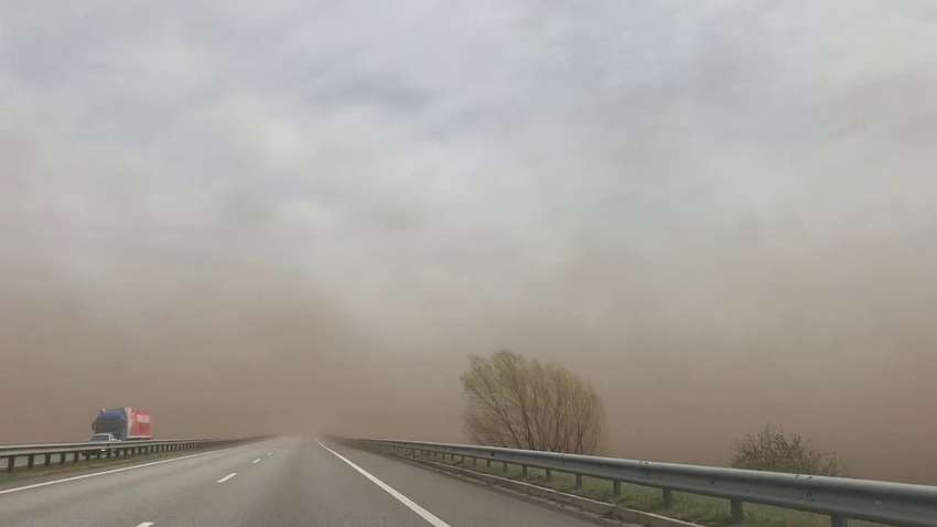 Європу накрила гігантська пилова хмара з Сахари: що про це відомо