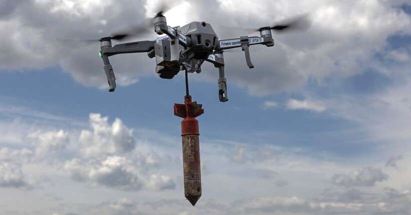 Окупанти скинули вибухівку на автівку з родиною: є загиблі та поранені