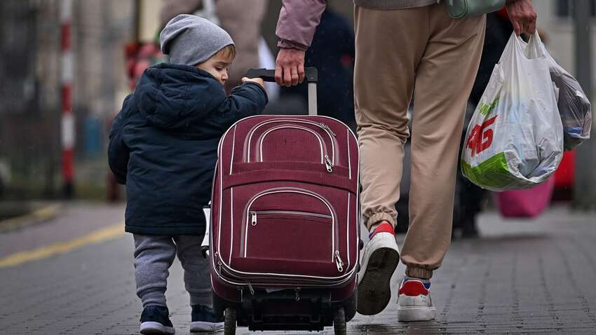 Чи повернуться українські біженці, якщо за це будуть платити гроші 