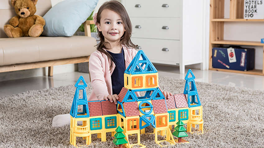 Поки мама зайнята: сім способів зайняти дитину вдома