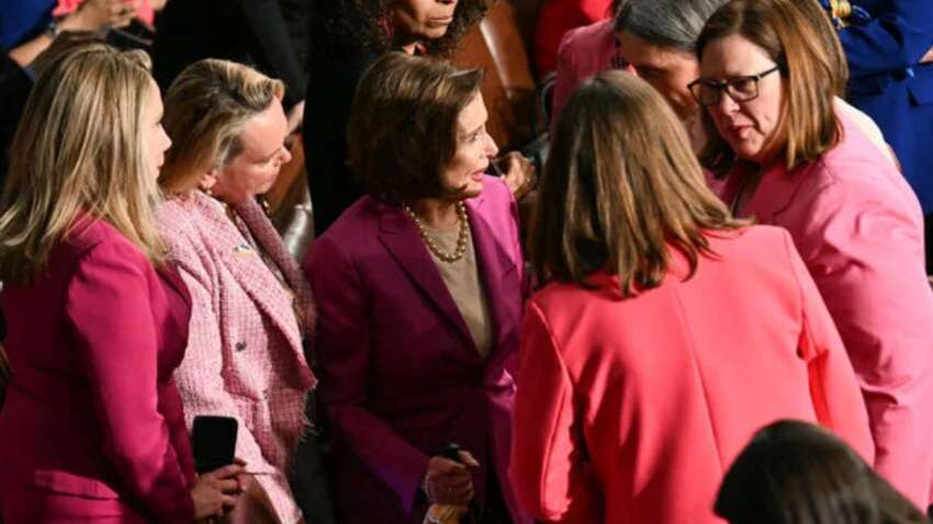 Конгрессвумен-демократы пришли на выступление Трампа в розовом: что это означает Конгрессвумен-демократы пришли на выступление Трампа в розовом: что это означает