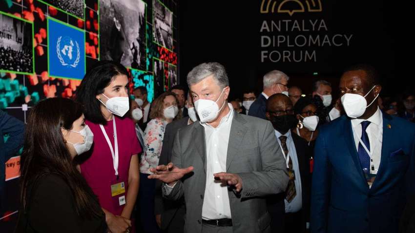 Дипвизит Порошенко в Турцию: какие сигналы оппозиция подает власти