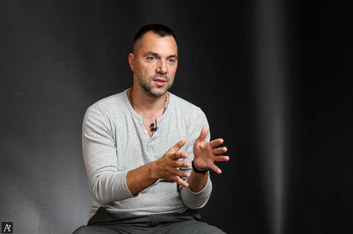 Арестович заявил, что идея переименовать Украину – не его выдумка – в Офисе президента думают над этим