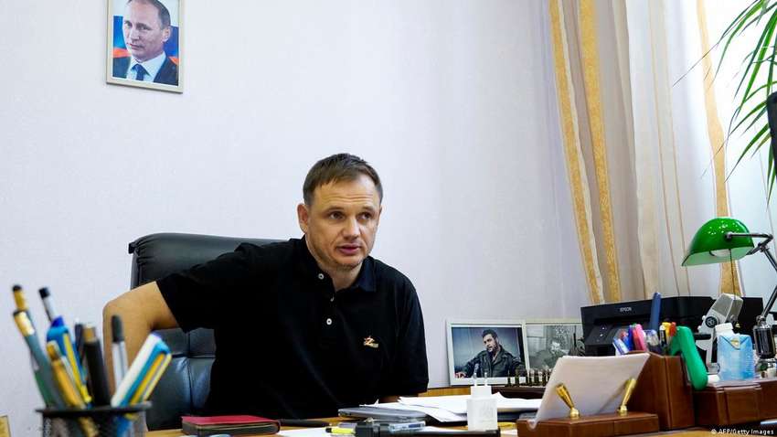 Машину коллаборанта Стремоусова, вероятно, расстреляли. Это заметно на фото с ДТП