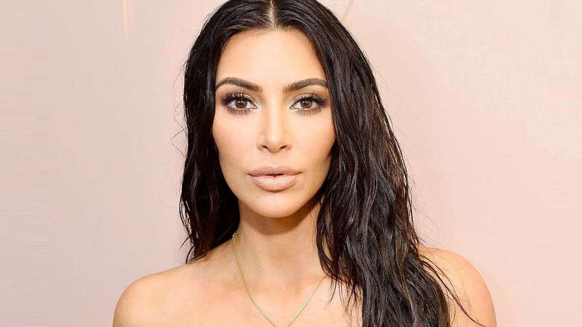 Кім Кардашьян представила колекцію захисних масок