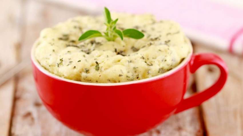 Идея для завтрака: рецепт овощного омлета в кружке