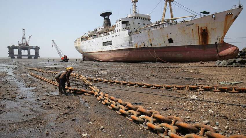 Берег смерти: как выглядит самое большое в мире кладбище кораблей в Индии (ФОТО)