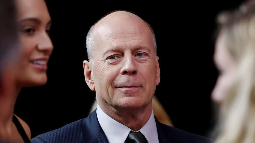 Важкохворий Брюс Вілліс вперше за довгий час з’явився на публіці: як виглядає (ФОТО)