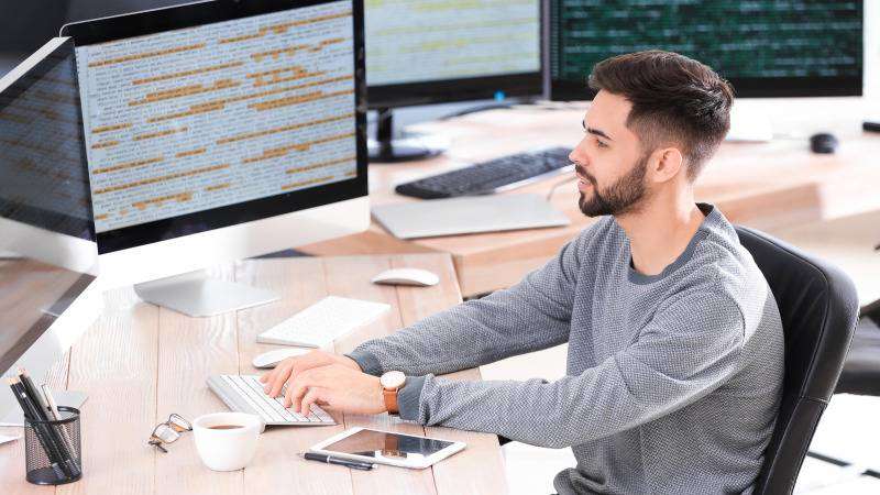 Украина упростила процедуру иммиграции для иностранных IT-специалистов Украина упростила процедуру иммиграции для иностранных IT-специалистов