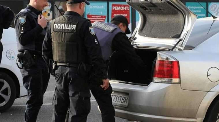 В Киеве разворачивают блокпосты и проводят рейды: что происходит В Киеве разворачивают блокпосты и проводят рейды: что происходит