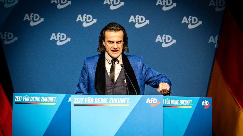 В Германии политика хотят выгнать из партии из-за похожести на Гитлера (ВИДЕО)