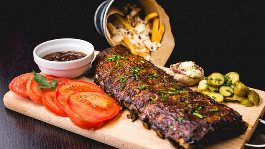 Врач перечислил продукты, «отравляющие» кишечник