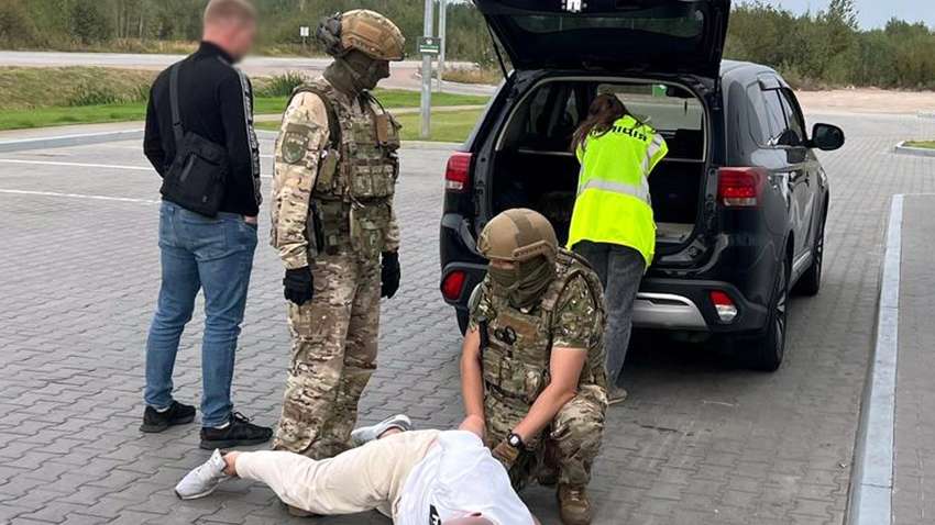 Требовали тысячи долларов, шантажируя судью: в Житомирской области полиция задержала двух подозреваемых Требовали тысячи долларов, шантажируя судью: в Житомирской области полиция задержала двух подозреваемых