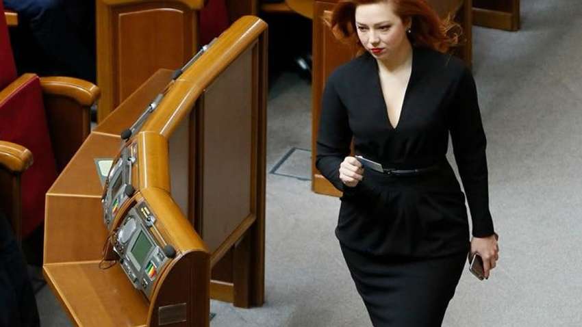 Депутат похвасталась в Раде сумочкой Gucci: сколько она стоит (ФОТО) Депутат похвасталась в Раде сумочкой Gucci: сколько она стоит (ФОТО)